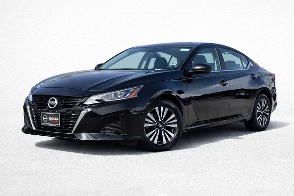 Used 2025 Nissan Altima Image