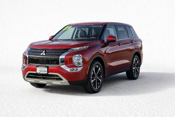 Used 2022 Mitsubishi Outlander Image