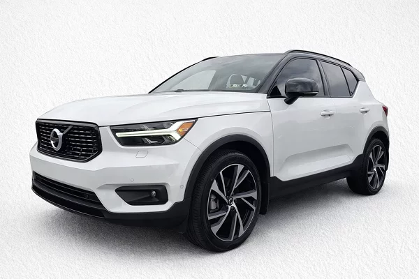Used 2022 Volvo XC40 Image