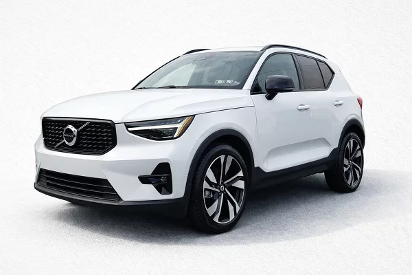 Used 2025 Volvo XC40 Image
